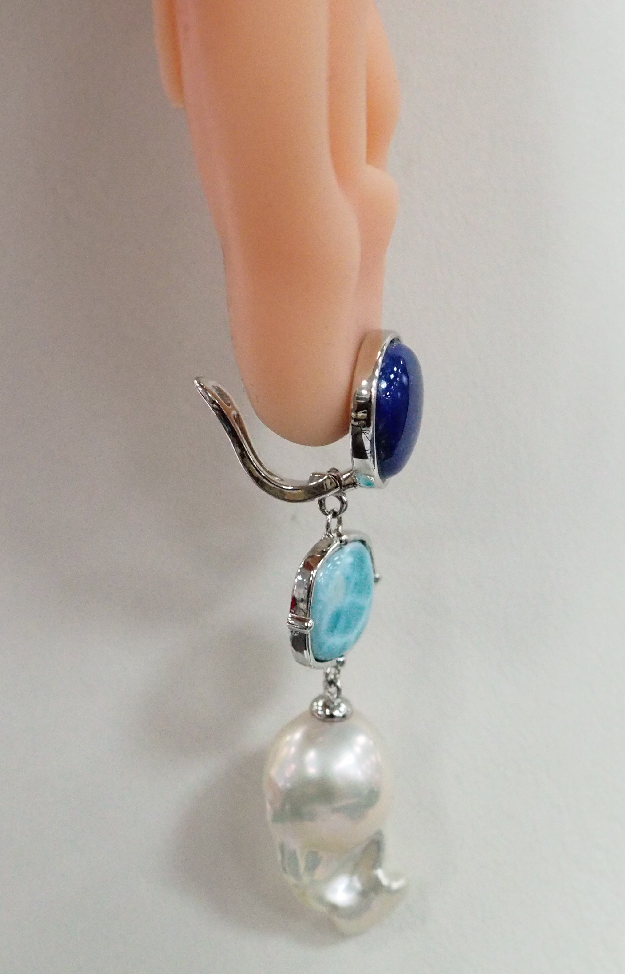 Серебряные серьги с ларимарами, лазуритами и жемчугом Барокко